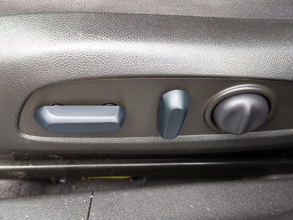 Used 2022 Chevrolet Malibu LT image 25