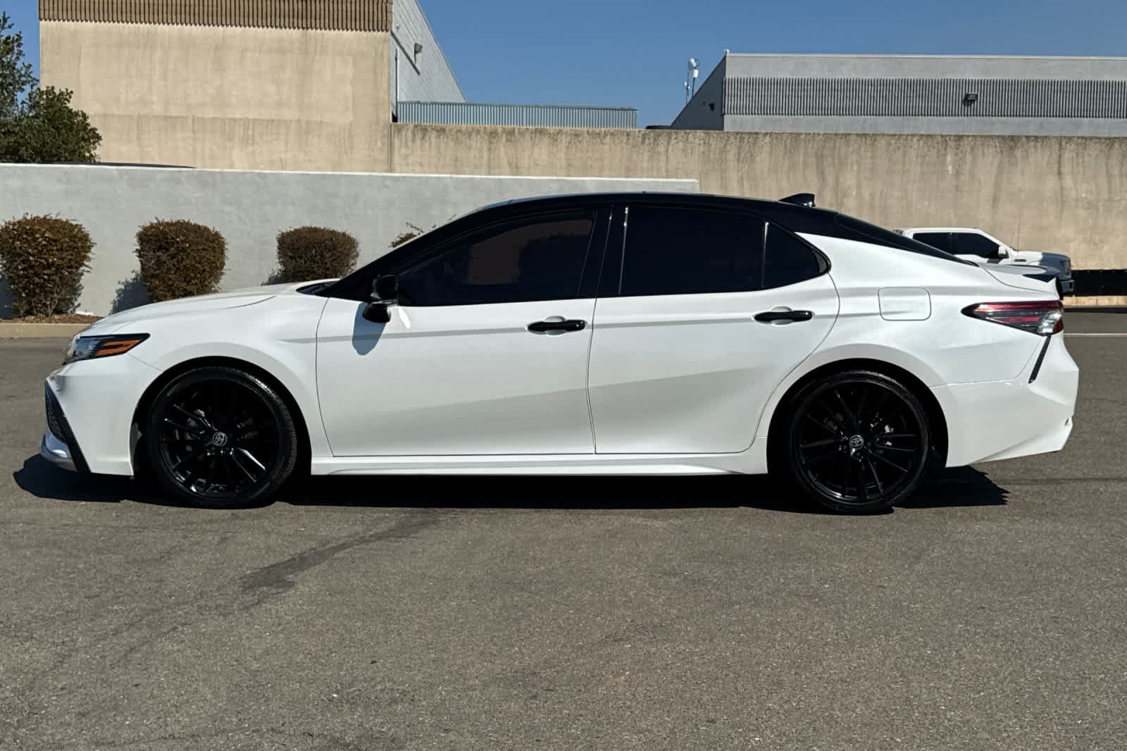 Used 2023 Toyota Camry XSE FWD image 9