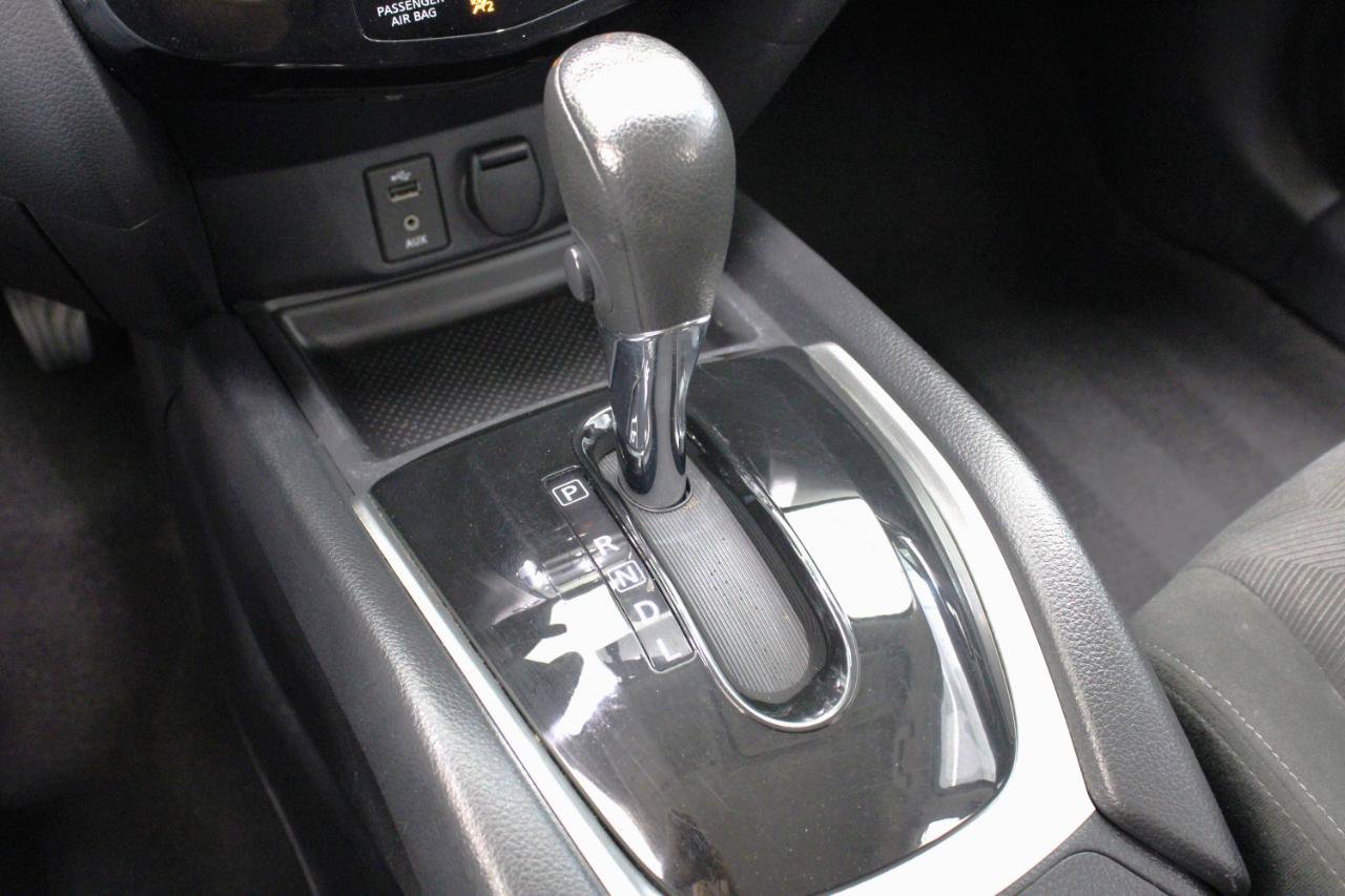 Used 2016 Nissan Rogue SV FWD image 58