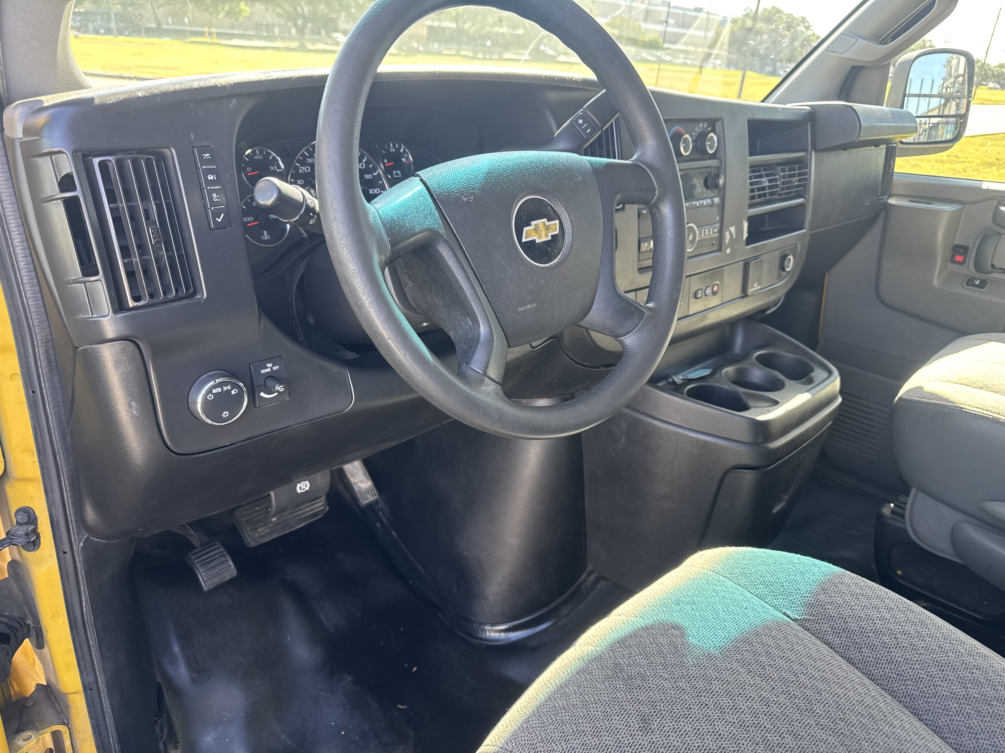 Used 2019 Chevrolet Express 2500 RWD image 9