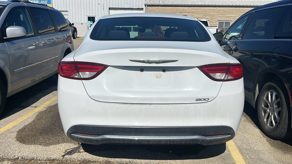 Used 2015 Chrysler 200 Limited FWD image 3