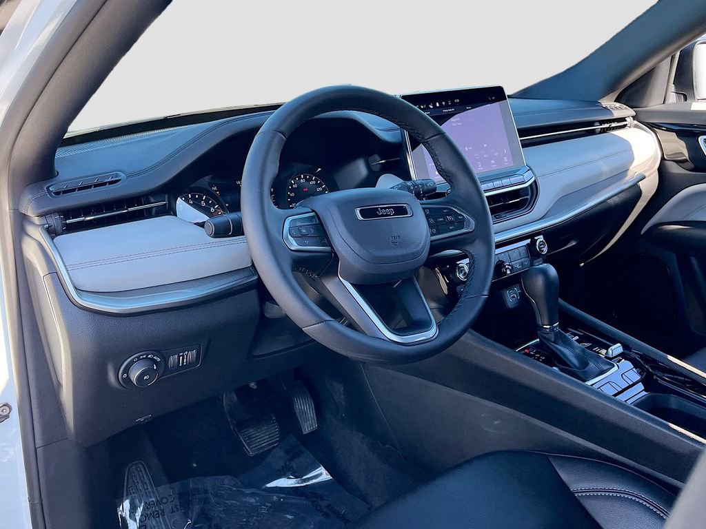 Certified 2025 Jeep Compass Limited image 9