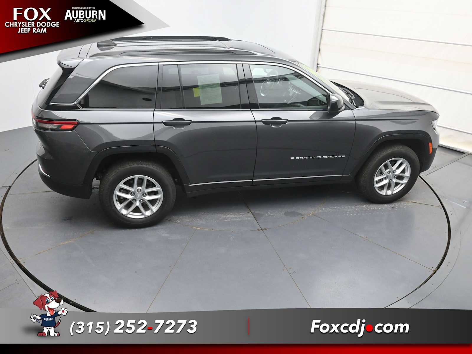 Used 2024 Jeep Grand Cherokee Laredo X w/ Luxury Tech Group I AWD/4WD image 35