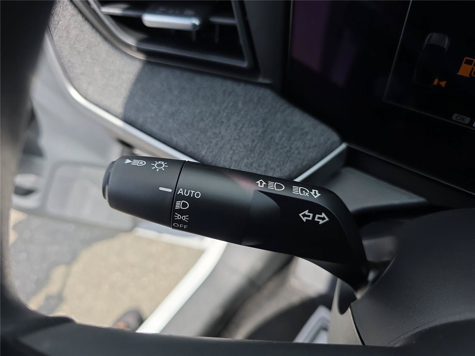 New 2026 Nissan Kicks SV w/ SV Premium Package FWD image 28