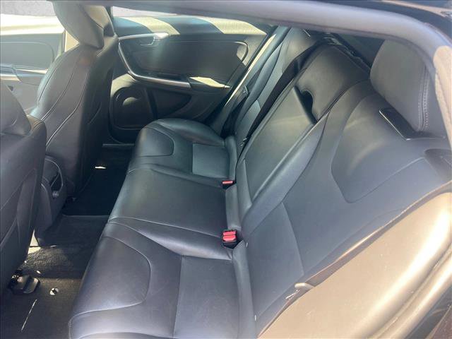 Used 2018 Volvo V60 T5 Cross Country Platinum image 12