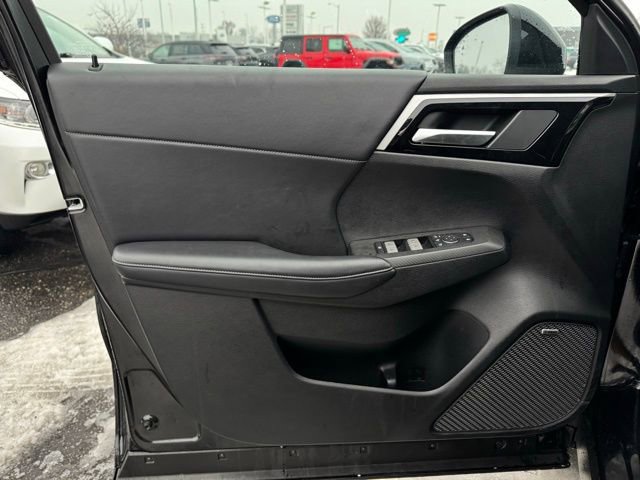 Used 2025 Mitsubishi Outlander SE image 12