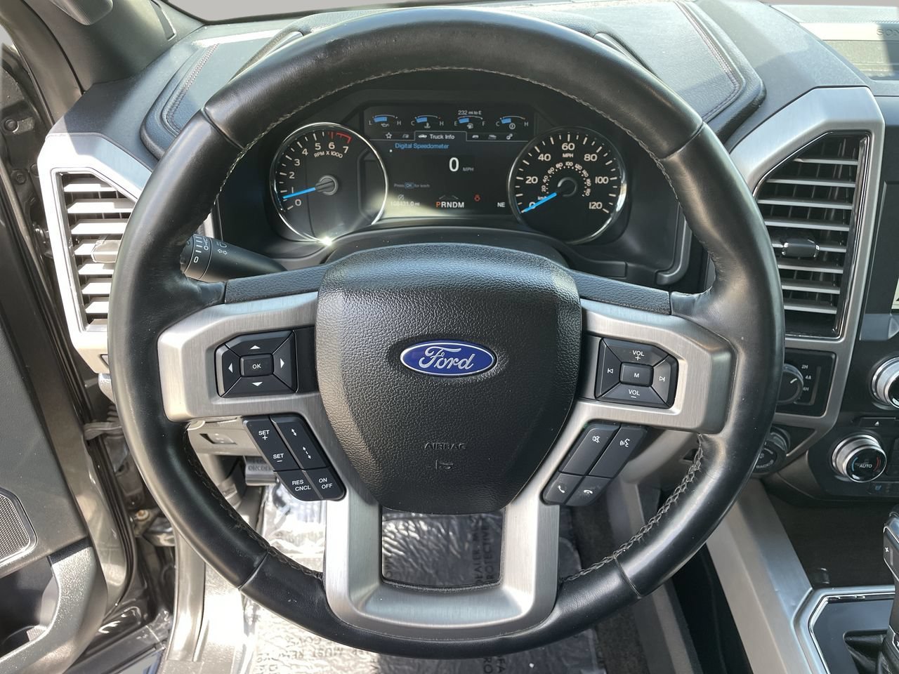 Used 2017 Ford F150 Platinum w/ Equipment Group 701A Luxury AWD/4WD image 32