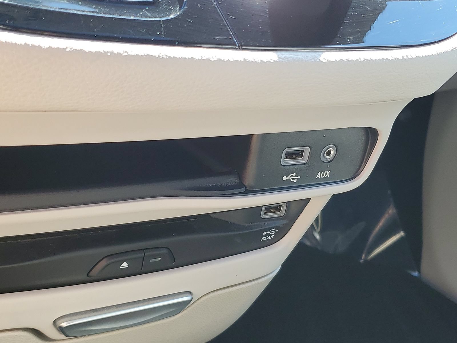 Used 2019 Chrysler Pacifica Limited FWD image 32