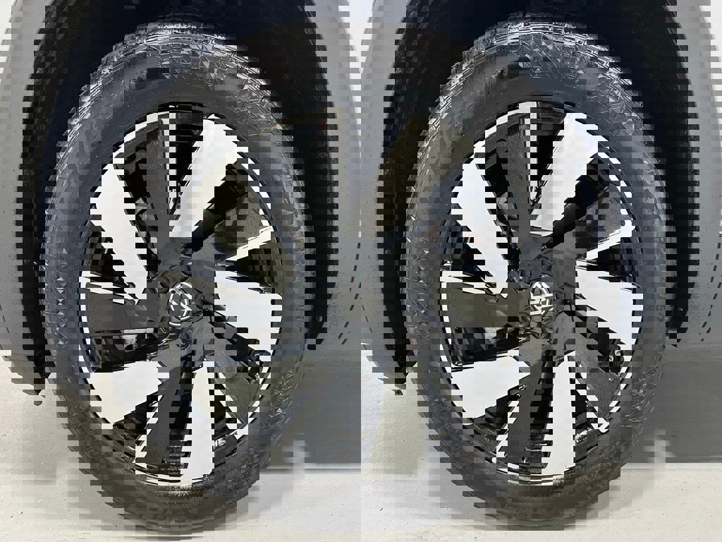 Used 2025 Volkswagen Atlas Cross Sport SE image 62