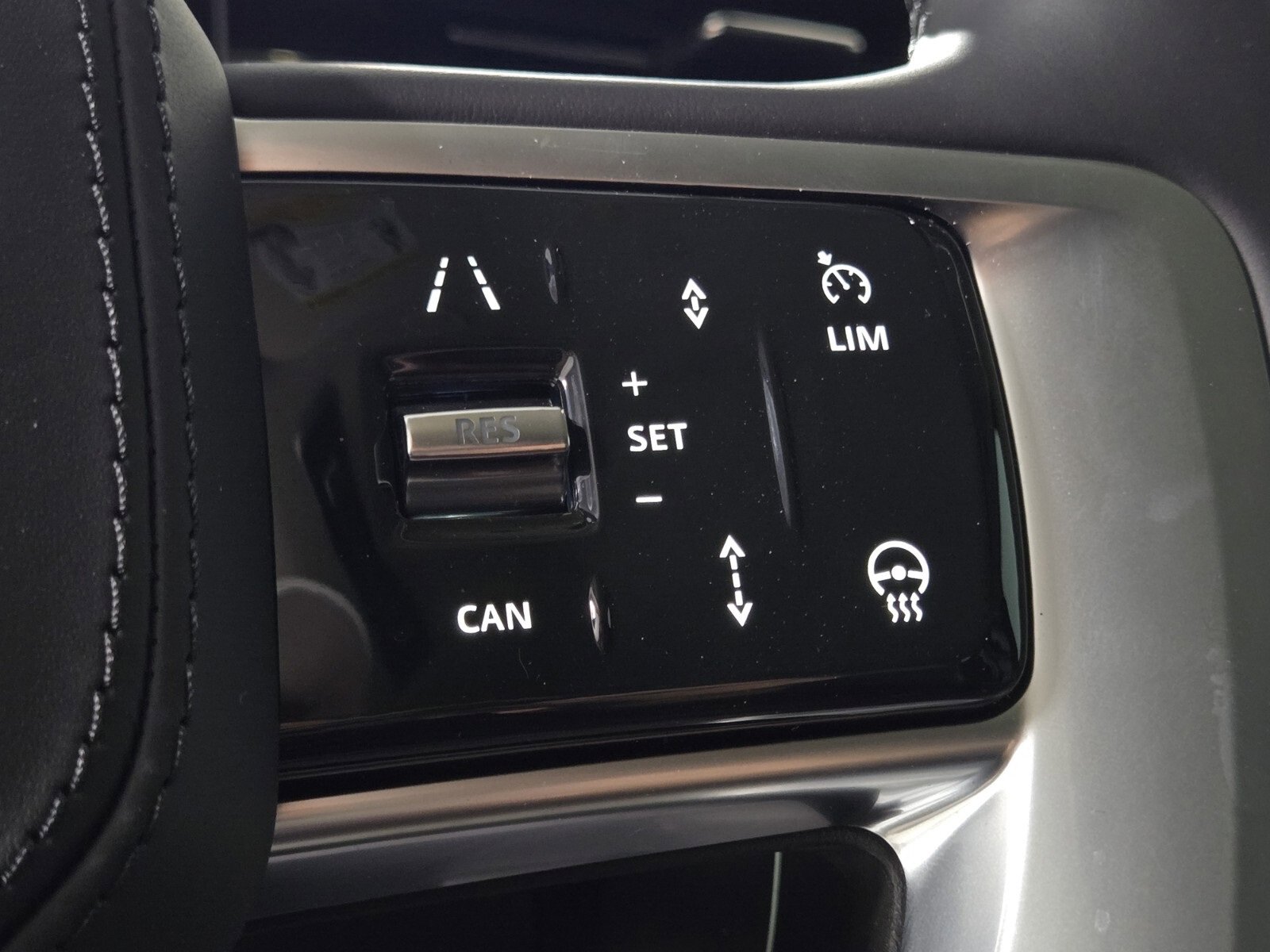 New 2025 Land Rover Range Rover SE image 24