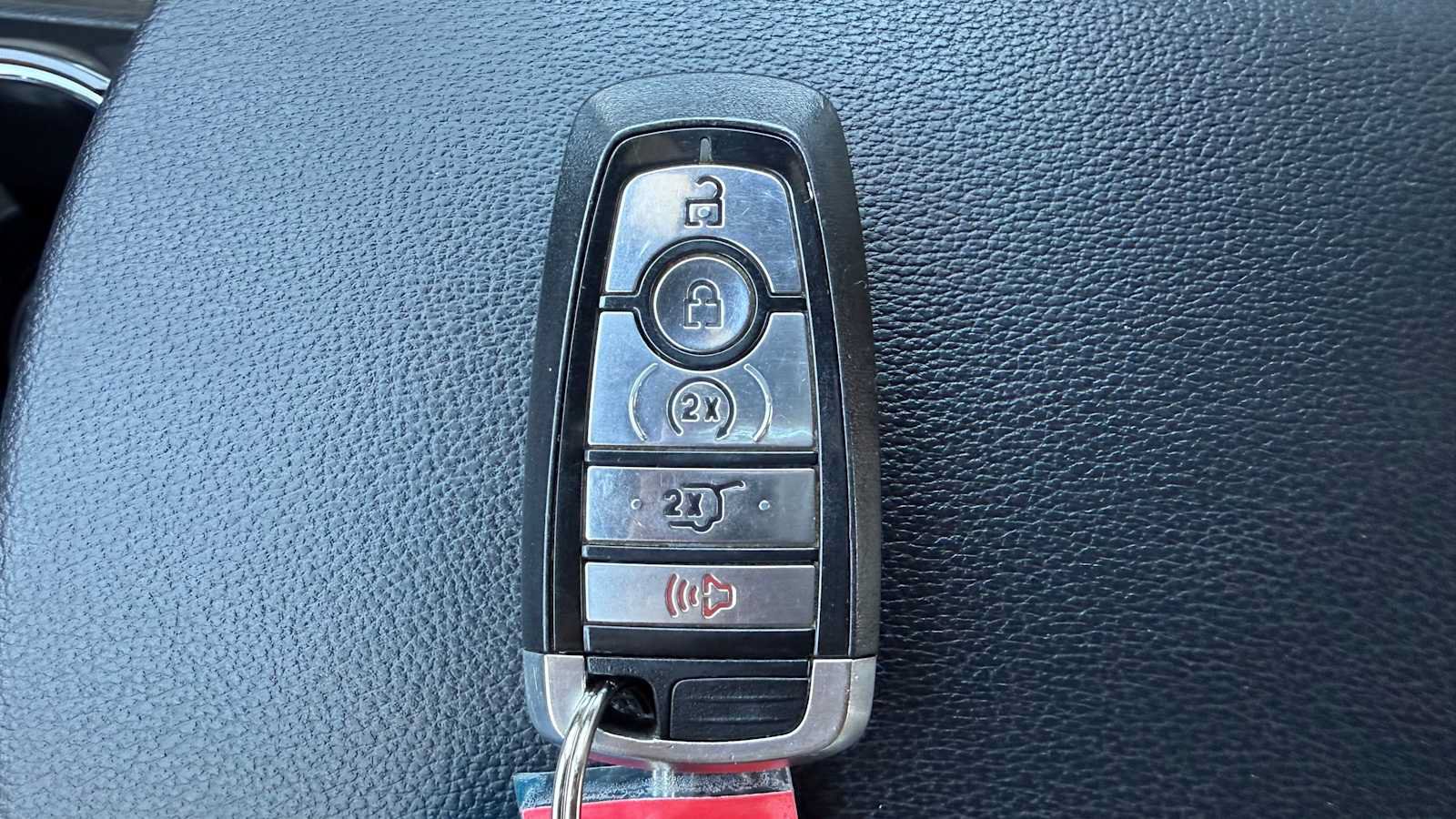 Used 2019 Ford Explorer XLT w/ Equipment Group 202A AWD/4WD image 32