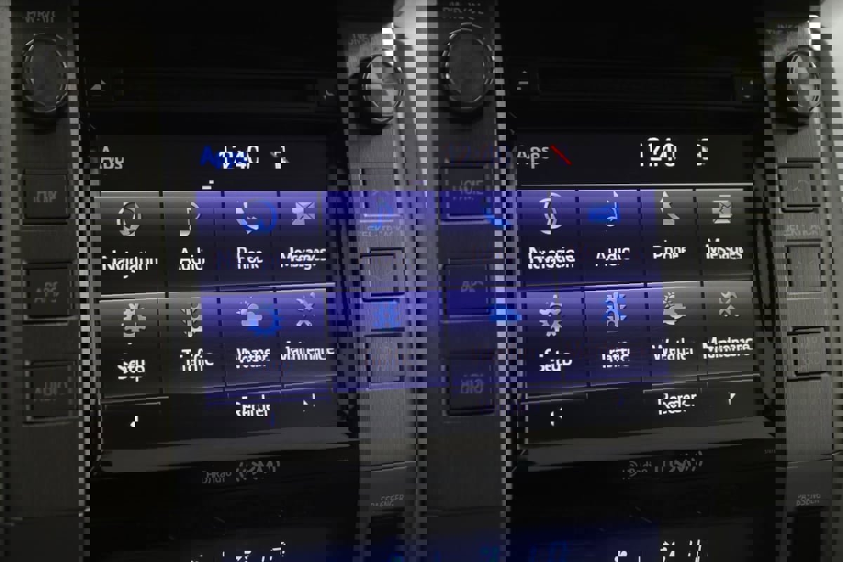 Used 2014 Toyota Tundra Limited w/ Limited Premium Package image 30