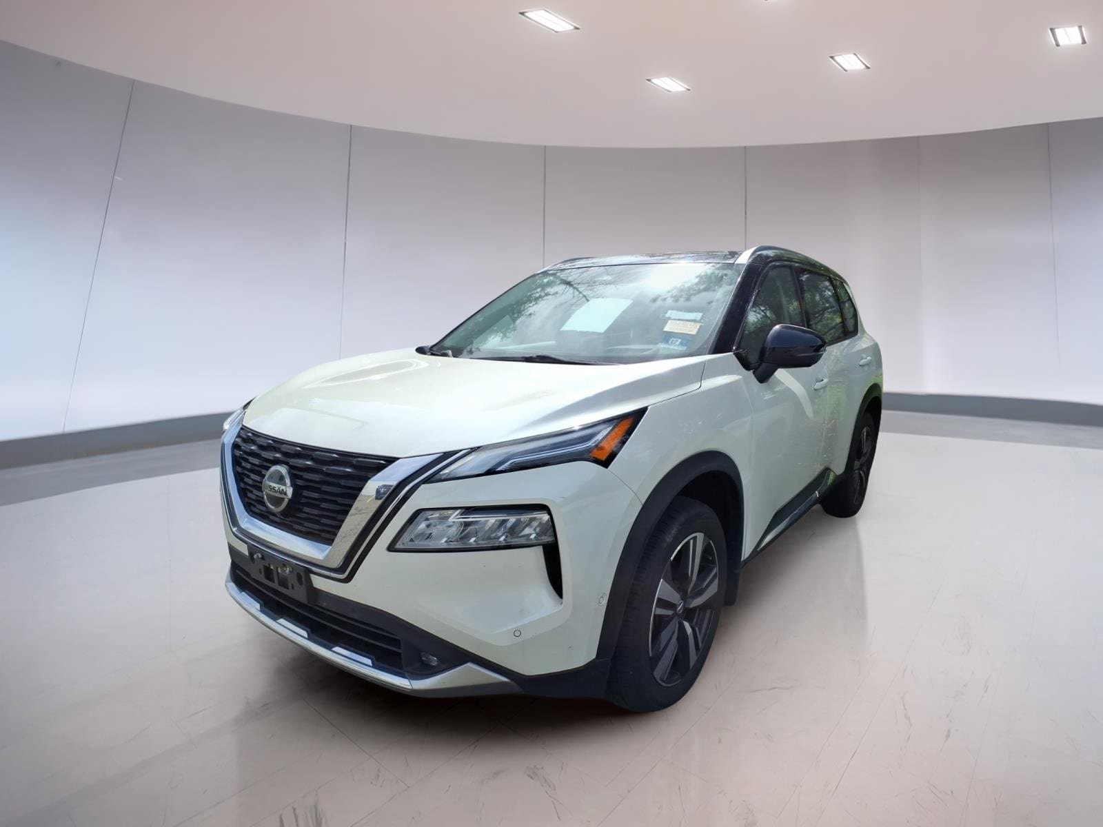 Used 2021 Nissan Rogue Platinum AWD/4WD image 2