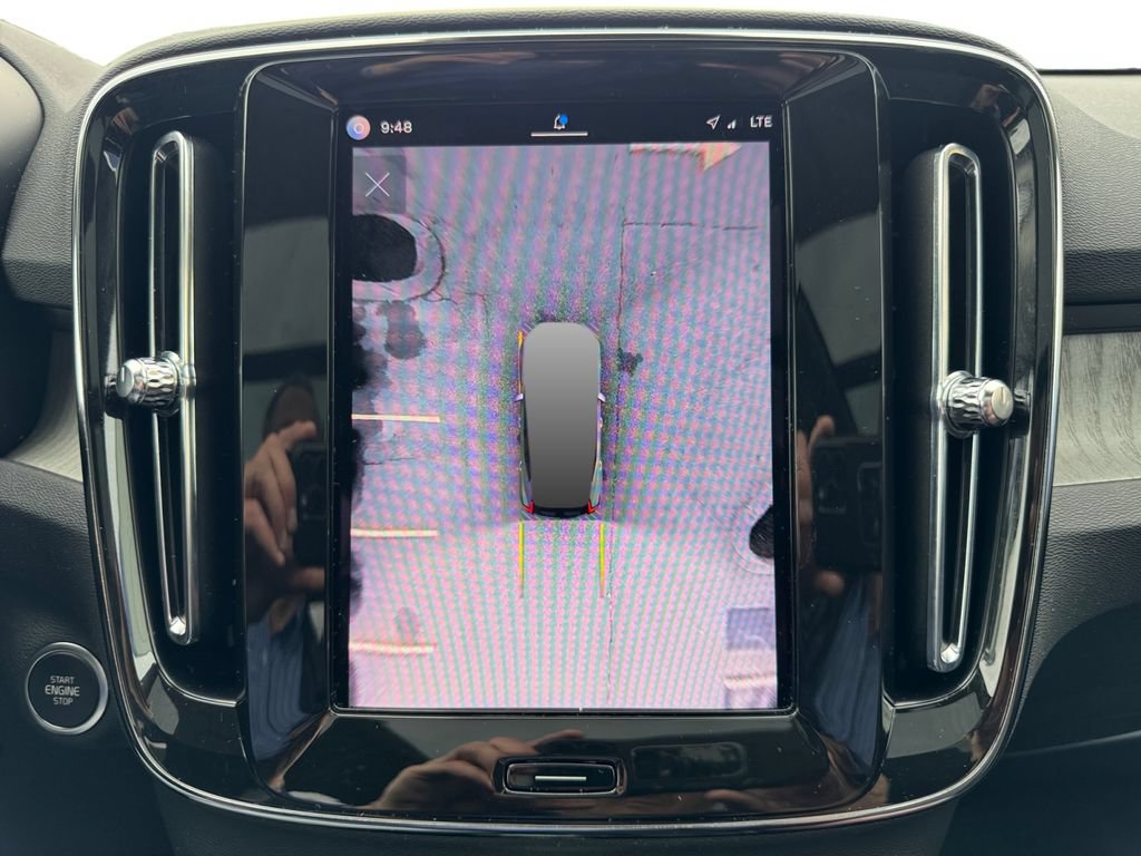Certified 2025 Volvo XC40 B5 Plus AWD/4WD image 22