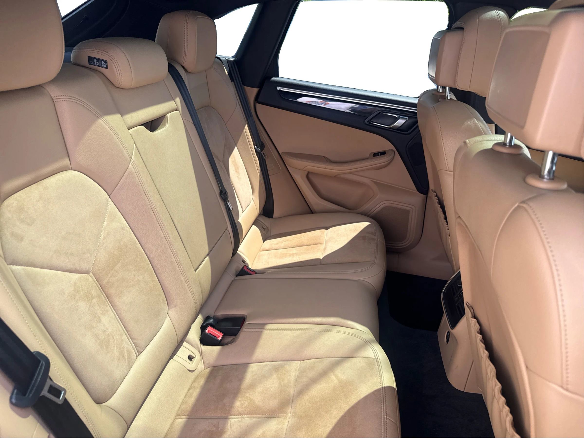 Used 2018 Porsche Macan Sport Edition AWD/4WD image 12