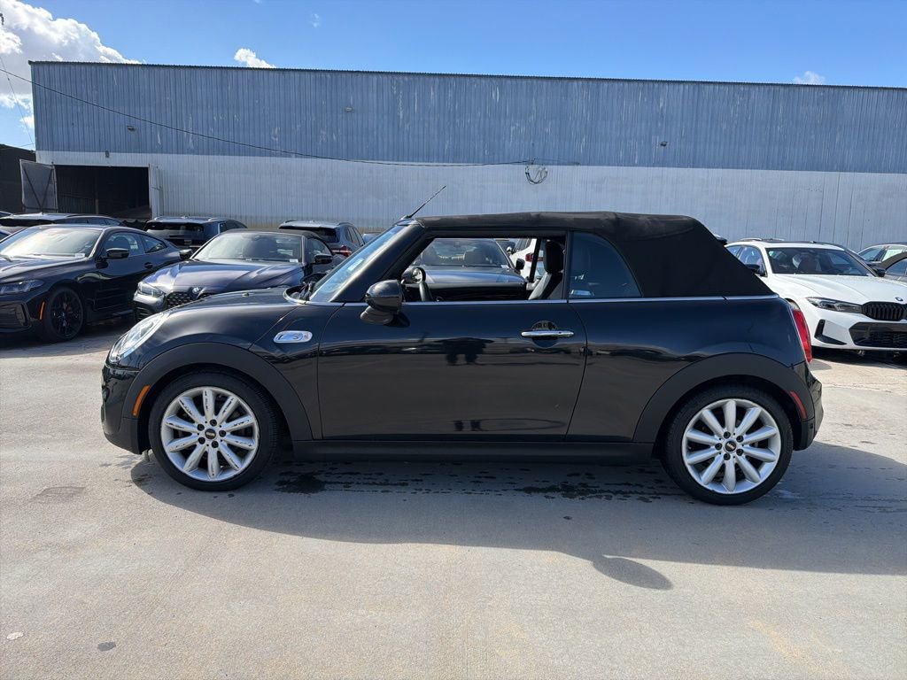 Used 2018 MINI Cooper S w/ Premium Package image 2