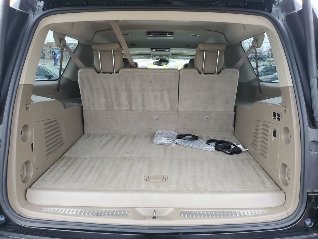 Used 2016 Chevrolet Suburban LTZ image 6
