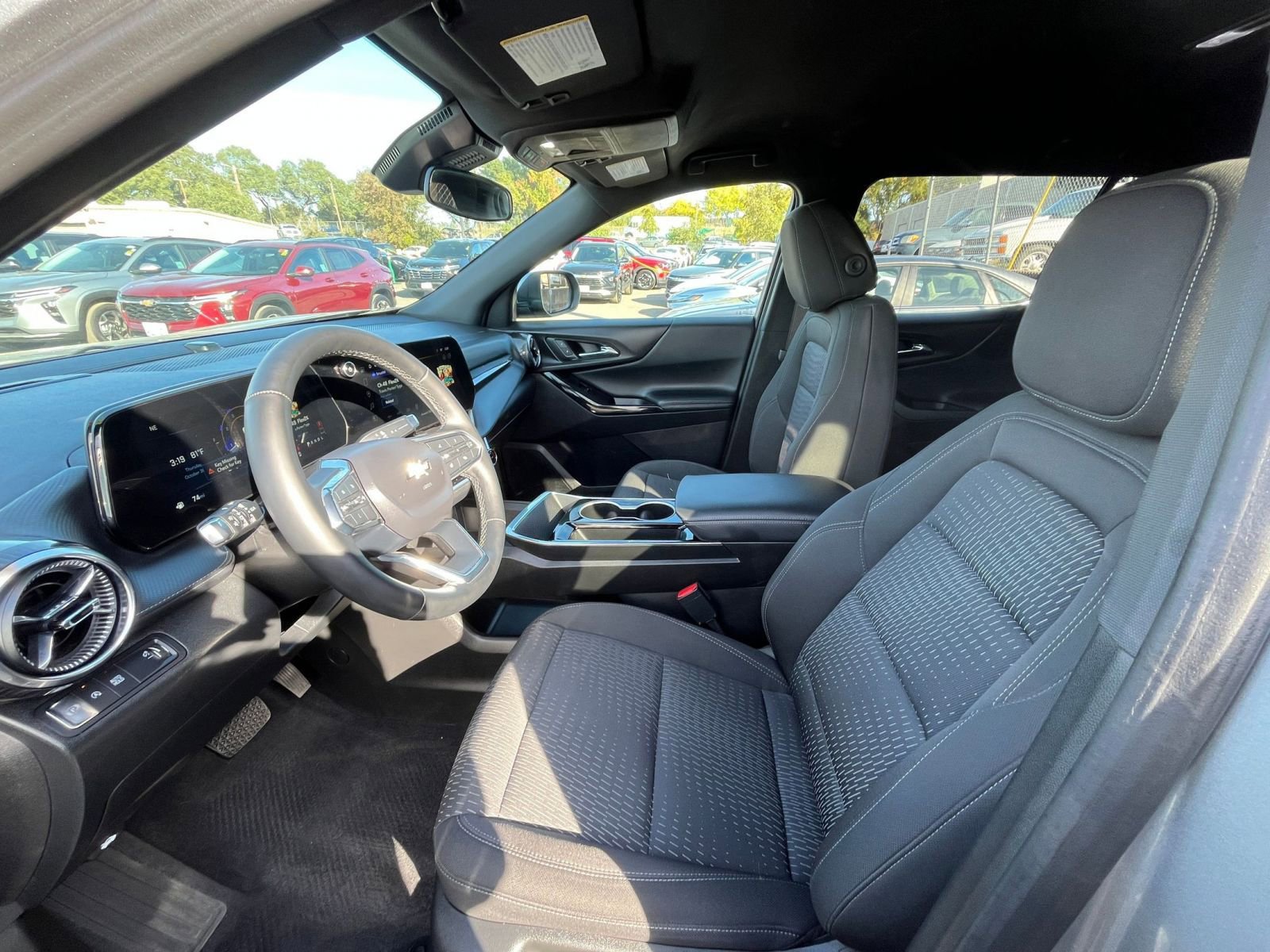 Used 2025 Chevrolet Equinox LT image 31