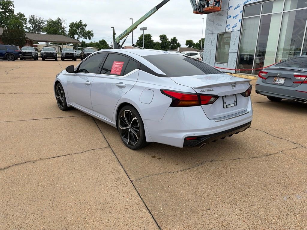 Certified 2023 Nissan Altima 2.5 SR w/ SR Premium Package FWD image 3