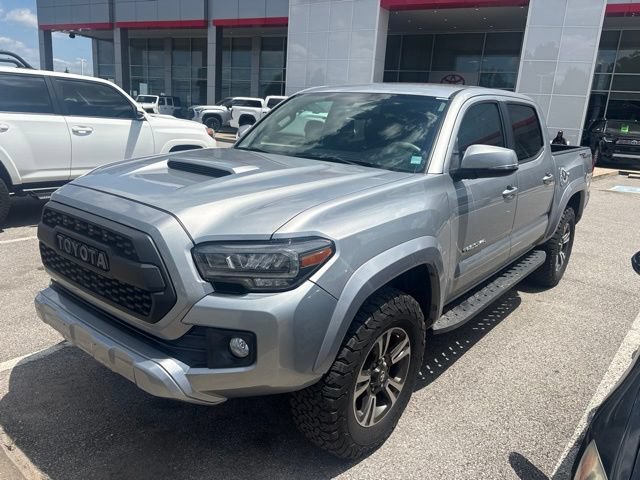 Used 2016 Toyota Tacoma TRD Sport w/ Towing Package RWD image 2