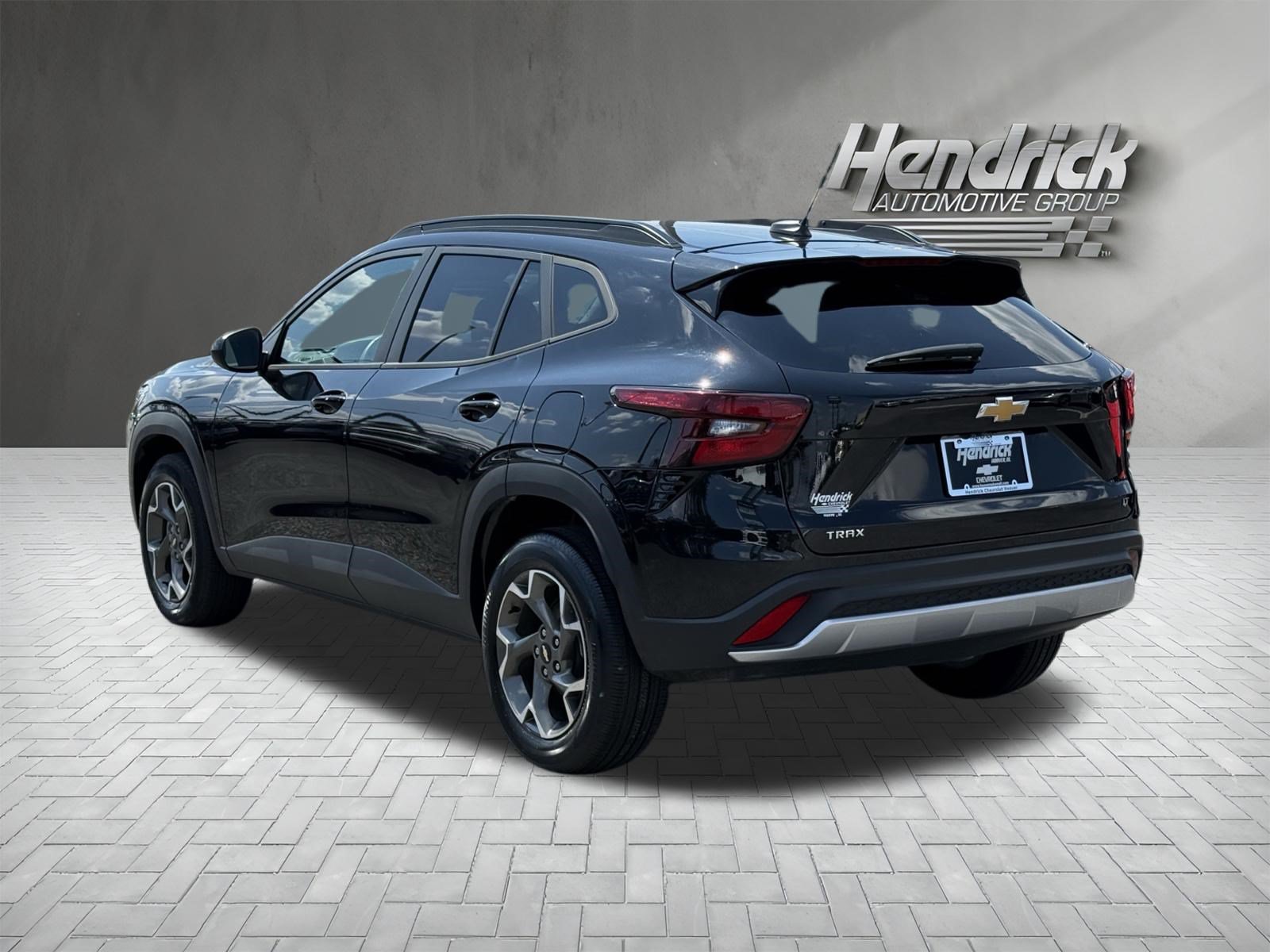 Used 2025 Chevrolet Trax LT w/ LT Convenience Package FWD image 8
