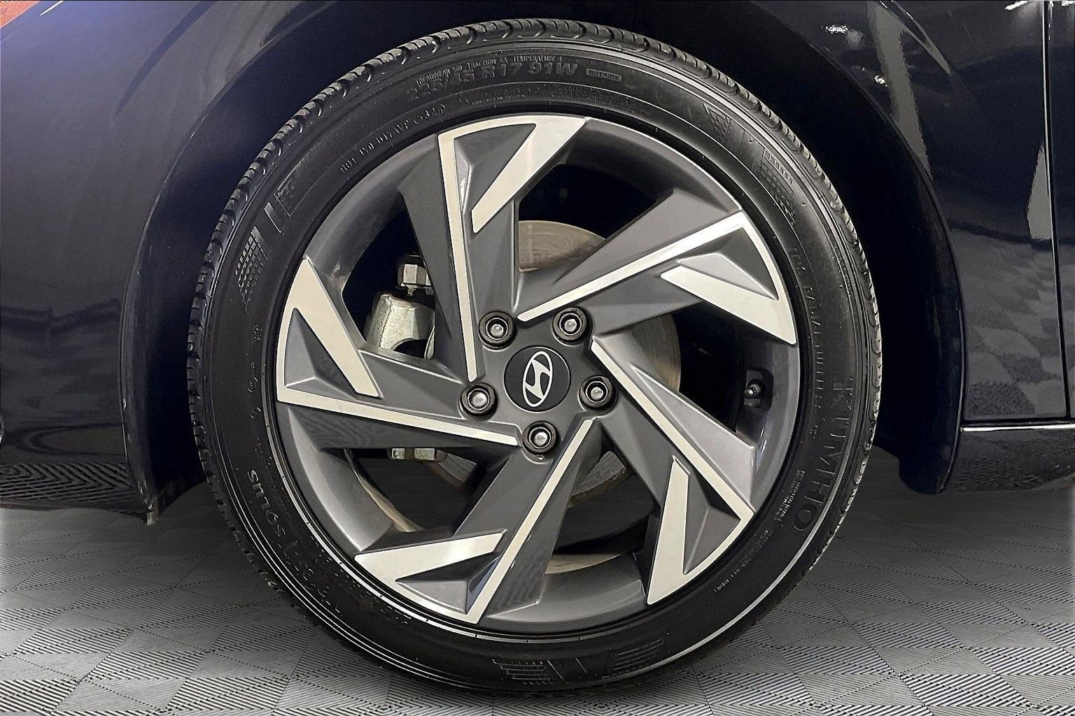 Used 2025 Hyundai Elantra Sport image 31