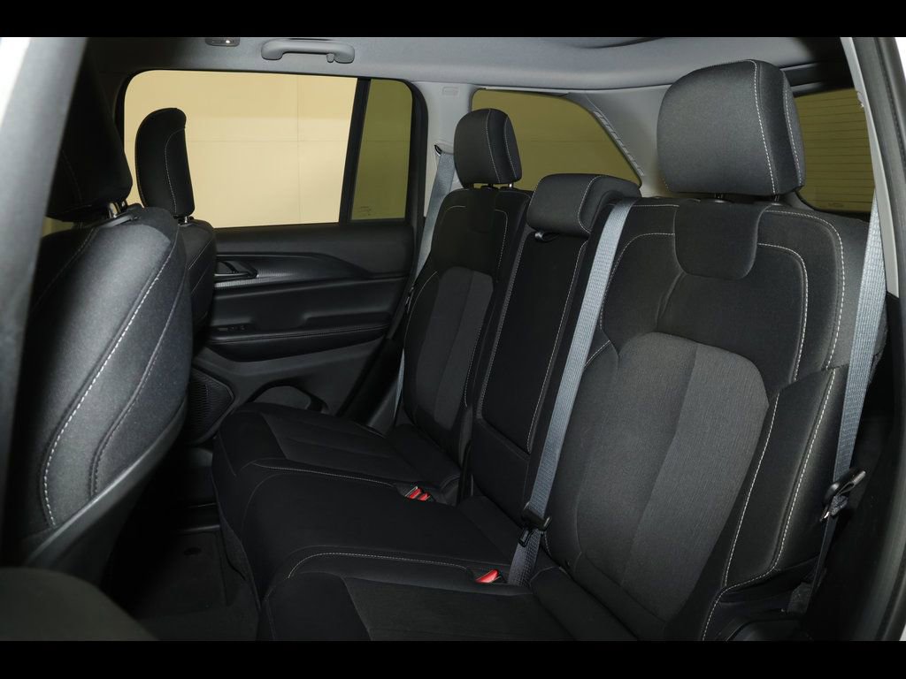 Used 2023 Jeep Grand Cherokee Laredo RWD image 26