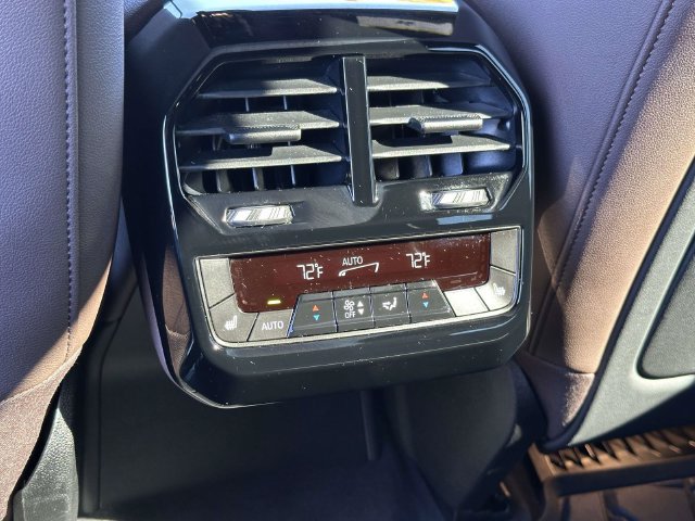 Used 2024 BMW iX xDrive50 w/ Premium Package AWD/4WD image 17