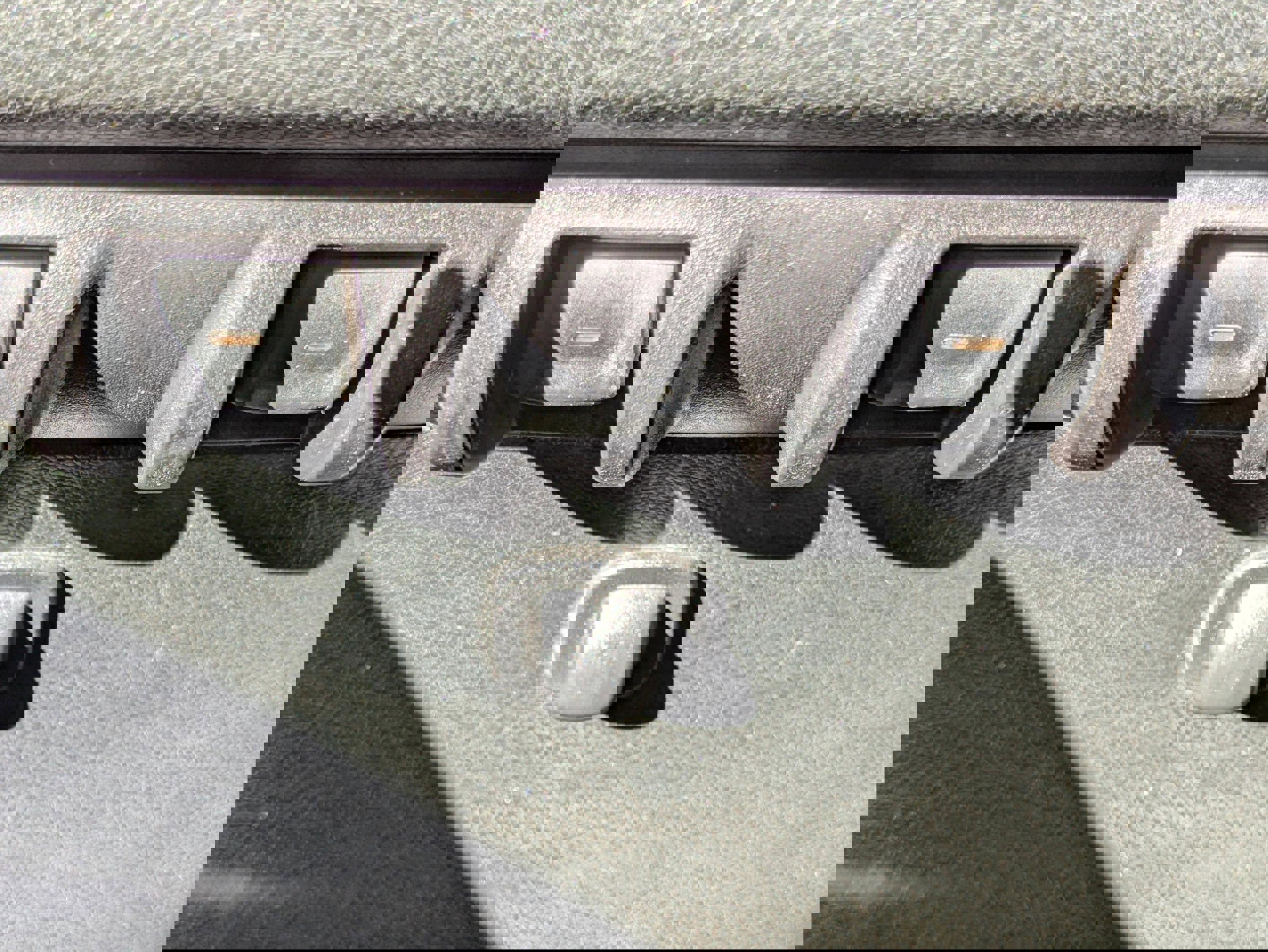 Used 2017 Jeep Wrangler Unlimited Rubicon w/ Connectivity Group image 18