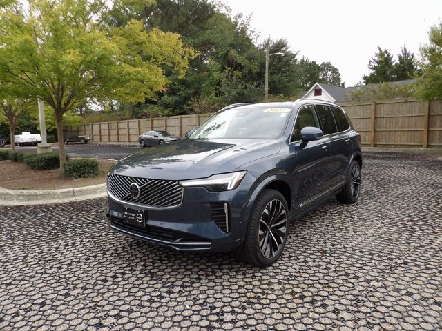 Certified 2025 Volvo XC90 B6 Plus image 3