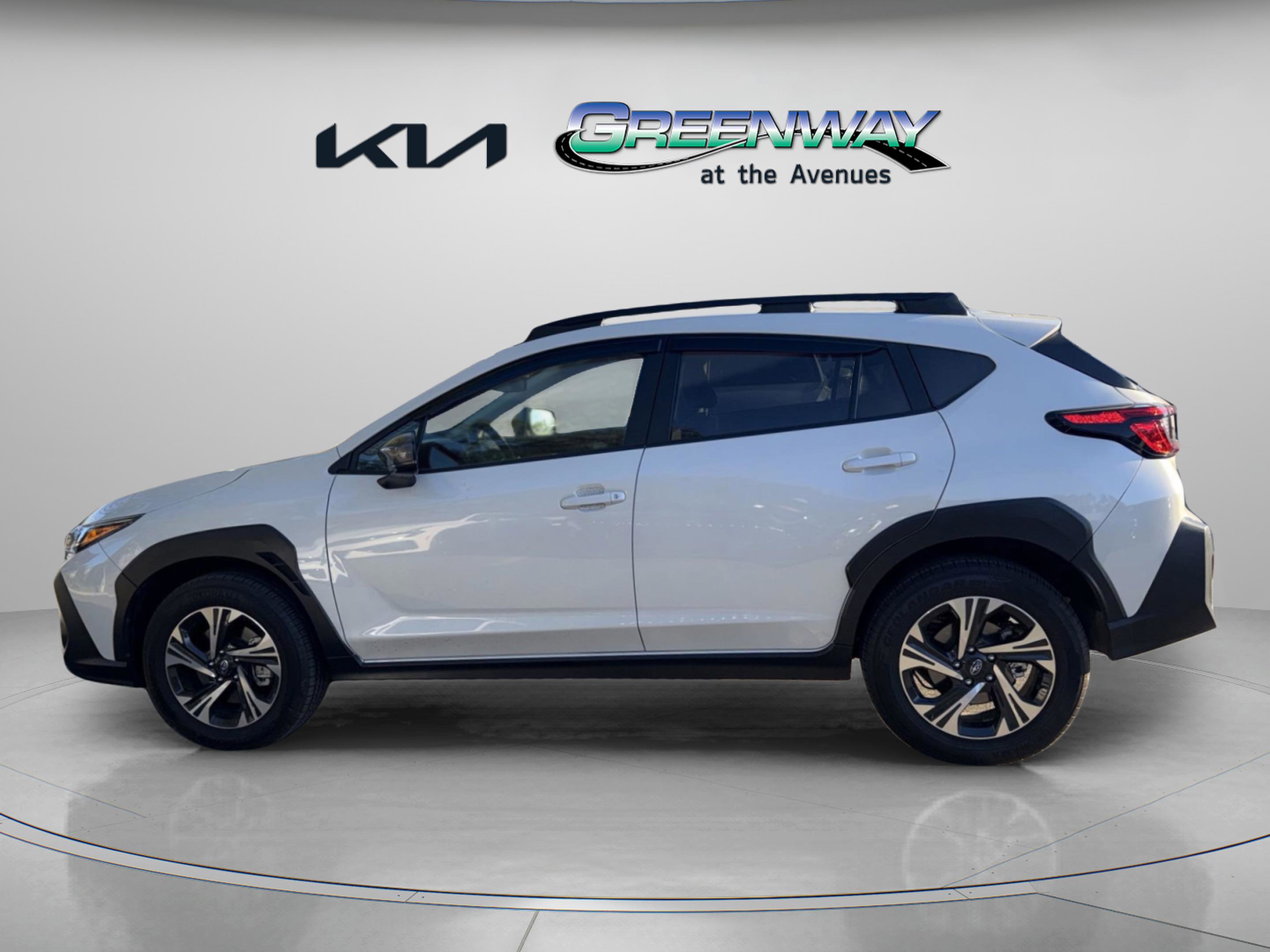 Used 2024 Subaru Crosstrek 2.0i Premium image 2