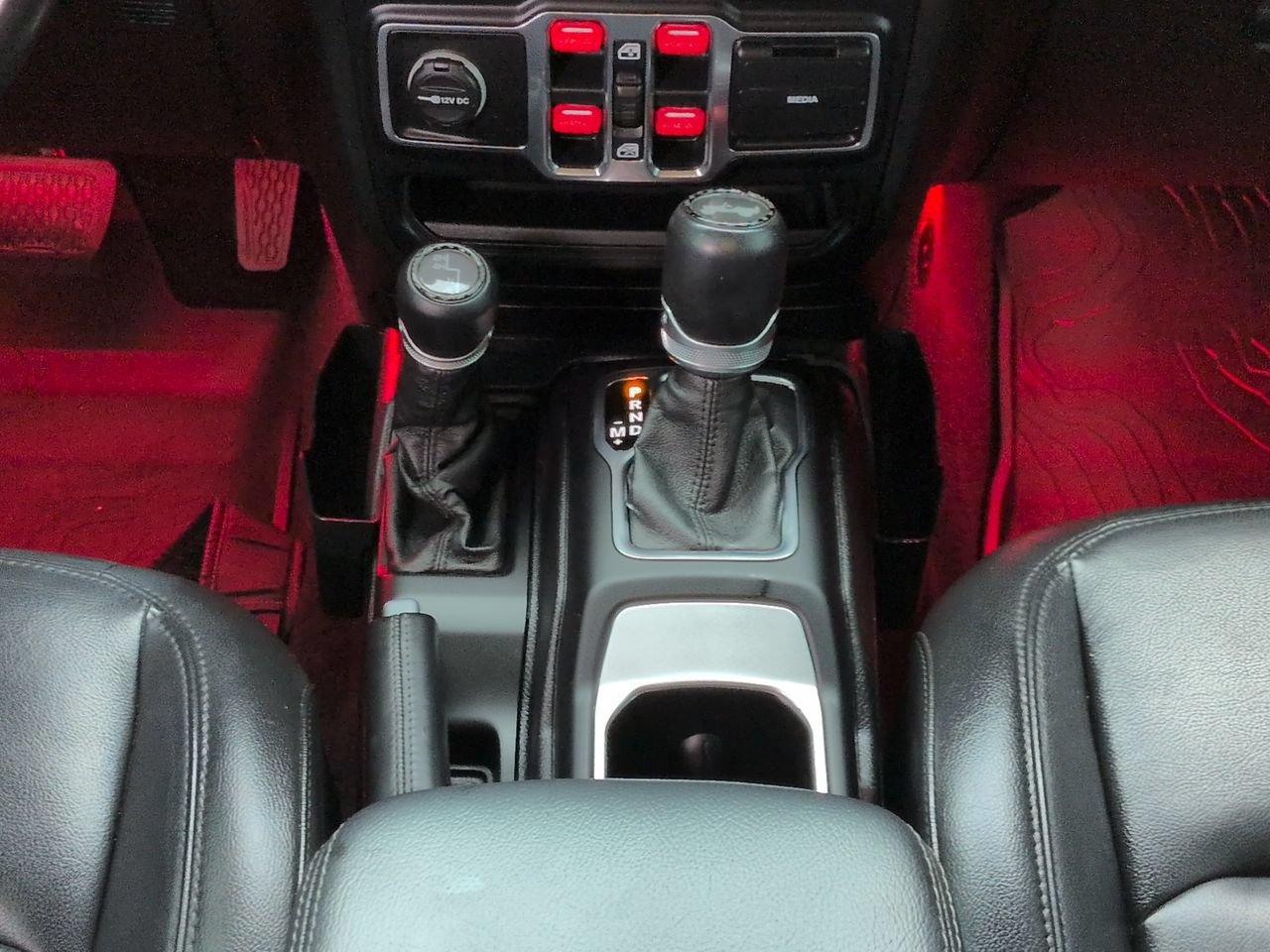 Used 2020 Jeep Wrangler Unlimited Sahara AWD/4WD image 19