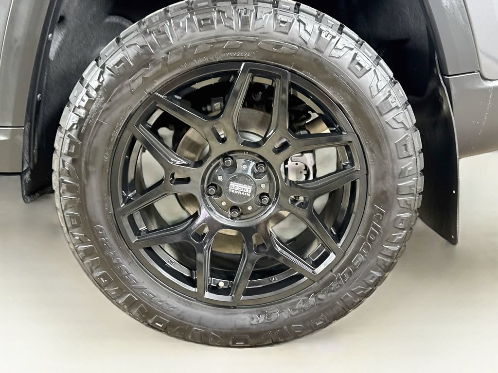 Certified 2025 Jeep Grand Cherokee Altitude AWD/4WD image 27