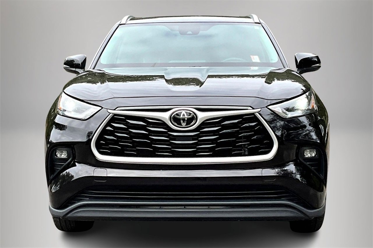 Used 2022 Toyota Highlander XLE image 3