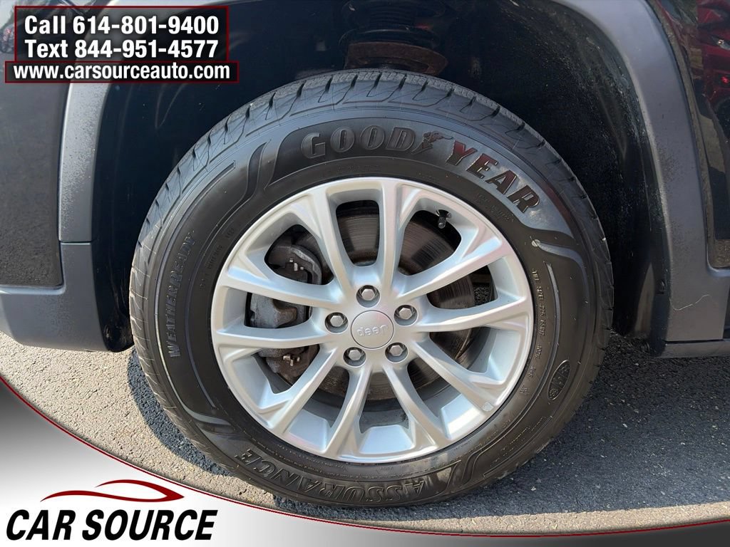 Used 2019 Jeep Cherokee Latitude w/ Popular Appearance Group AWD/4WD image 24