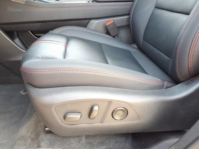 Used 2025 Chevrolet Traverse RS w/ LPO, Floor Liner Package FWD image 12