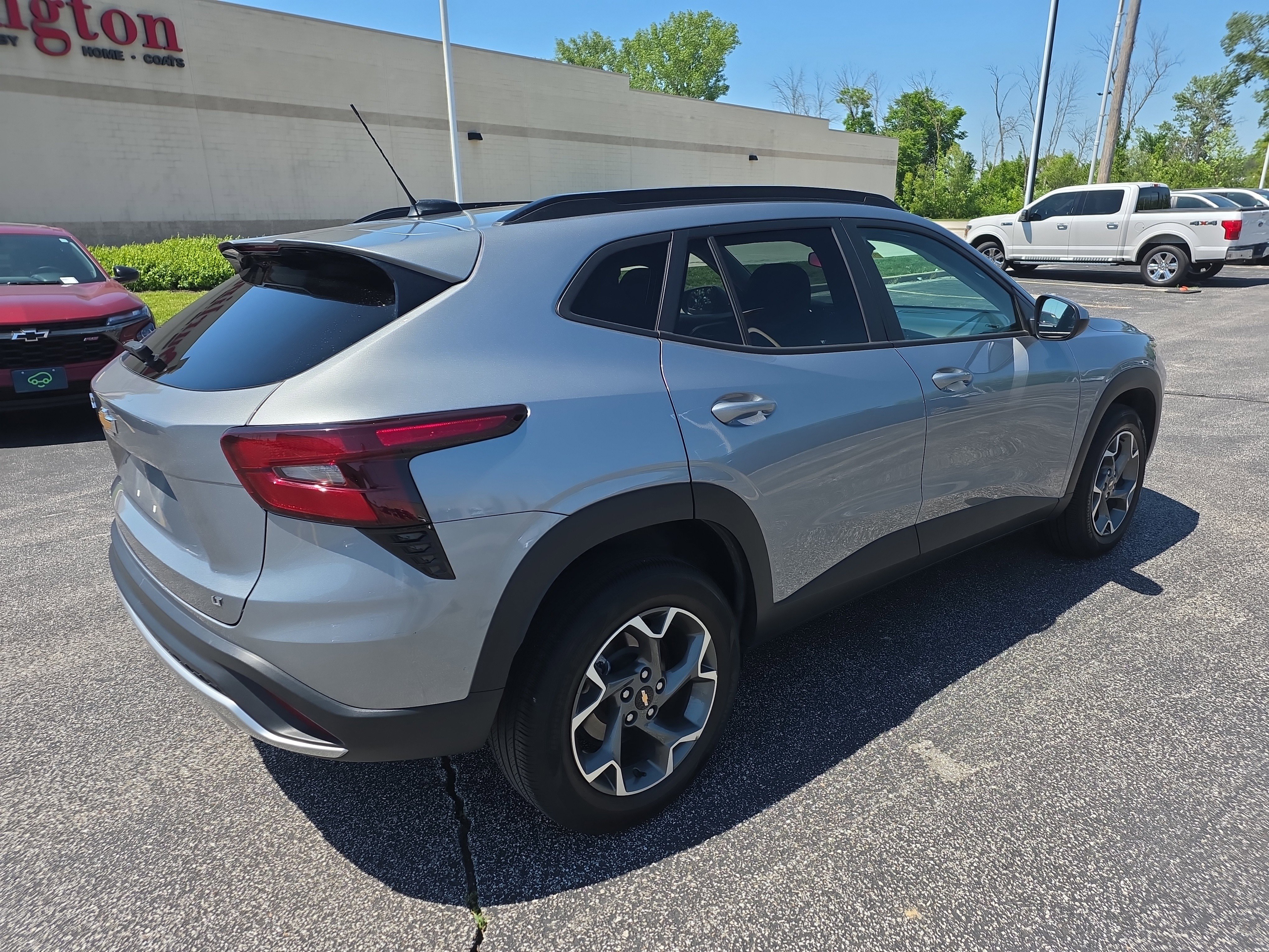 Used 2024 Chevrolet Trax LT FWD image 3
