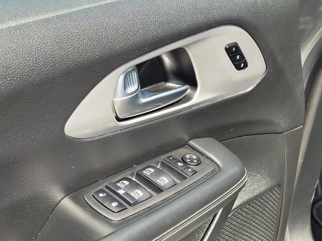 Used 2025 Chrysler Pacifica Limited image 31