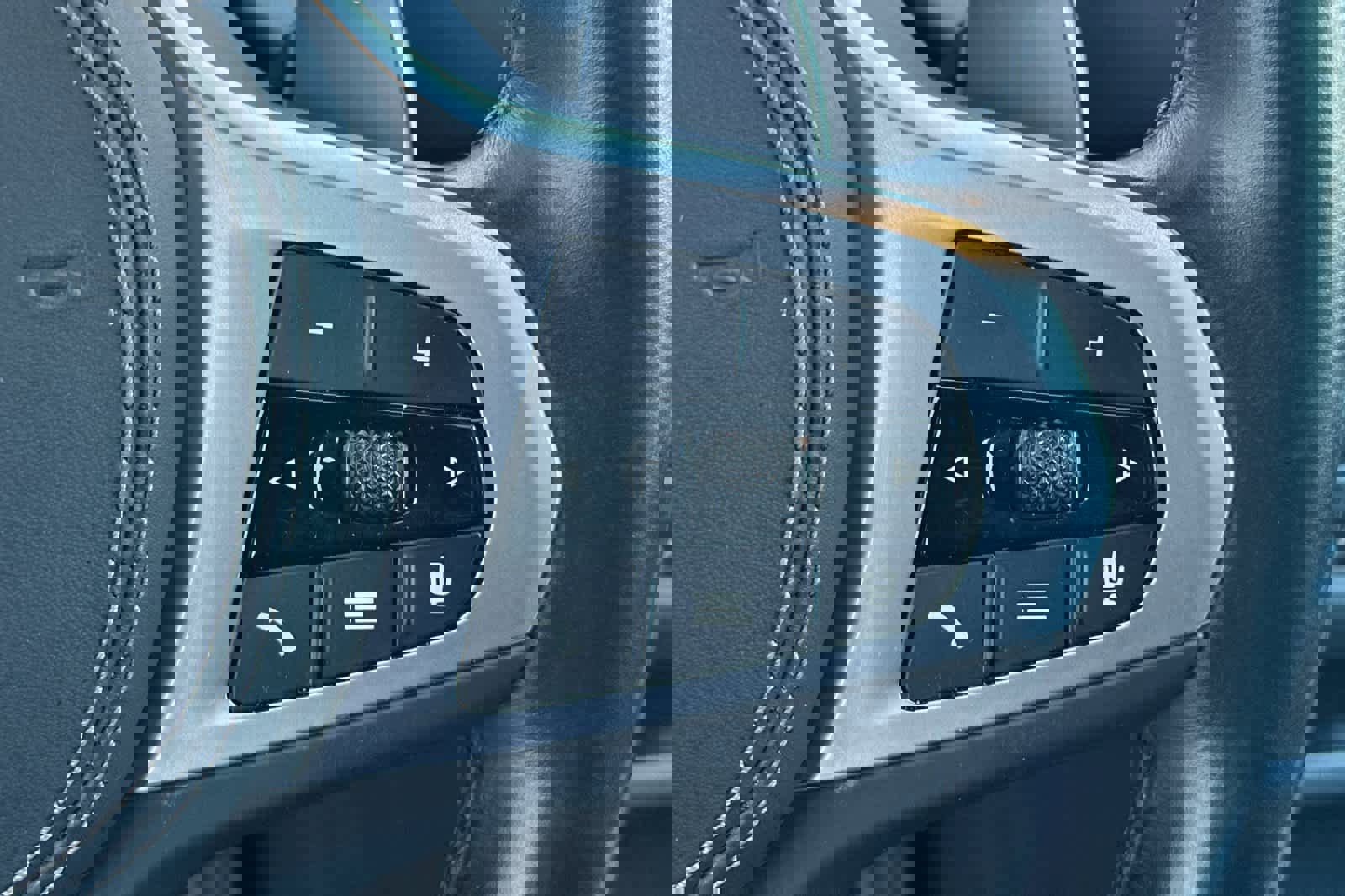 Certified 2023 BMW X6 xDrive40i w/ M Sport Package image 30