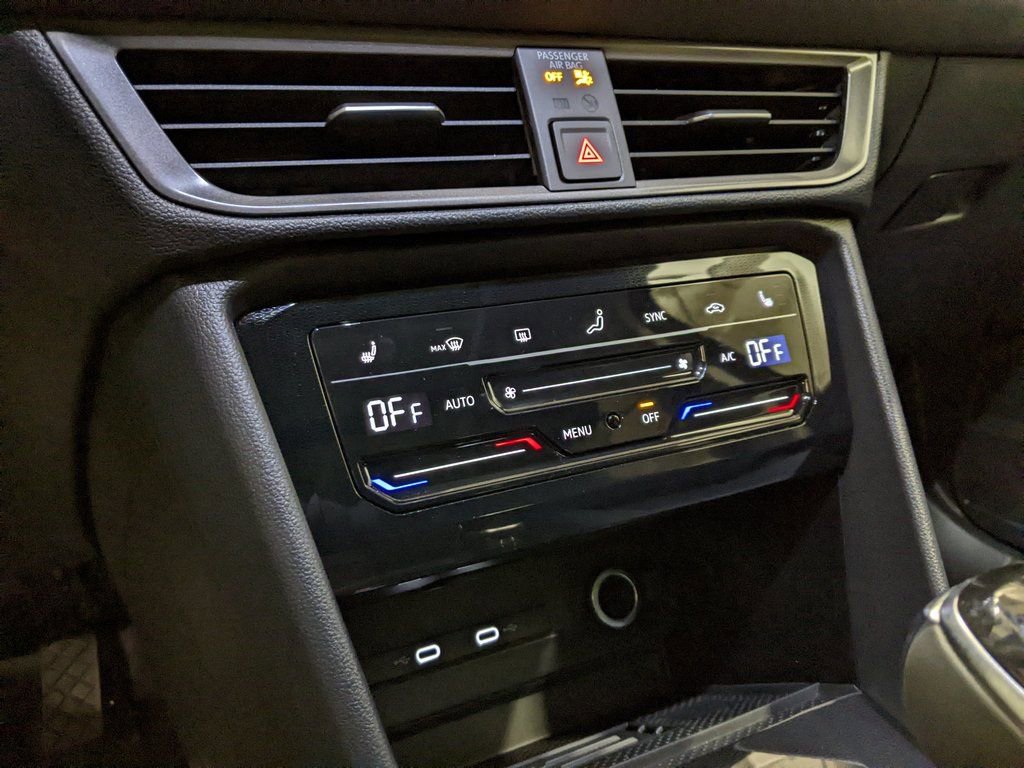 New 2026 Volkswagen Taos SE FWD image 18