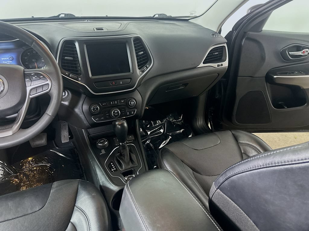 Used 2022 Jeep Cherokee Latitude Lux w/ Sun & Sound Group AWD/4WD image 19