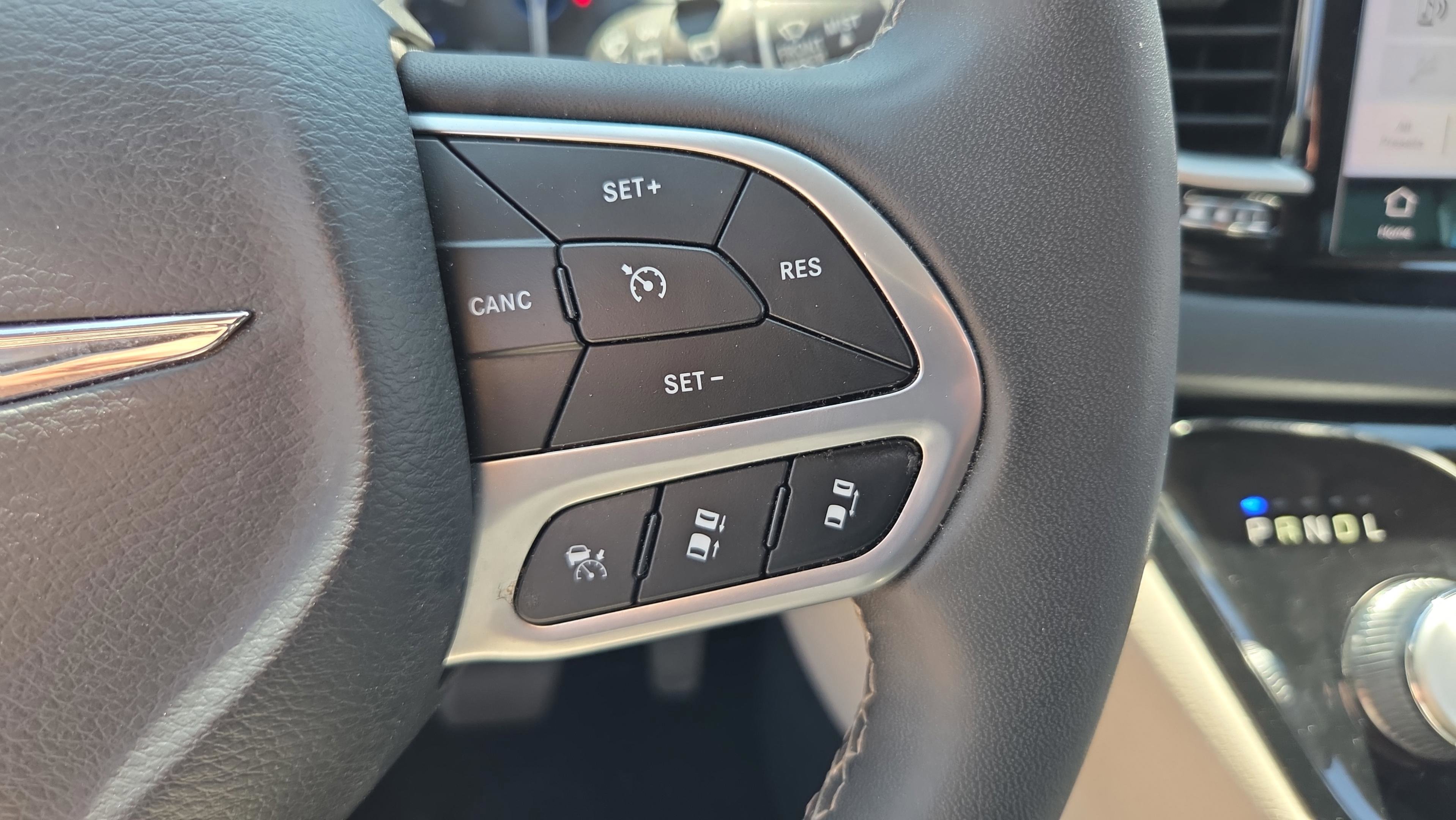 Used 2024 Chrysler Pacifica Touring-L image 14