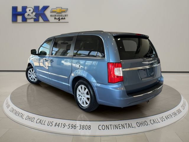 Used 2011 Chrysler Town & Country Touring-L w/ Entertainment Group #2 FWD image 4