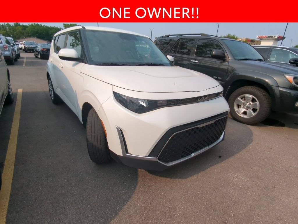 Used 2025 Kia Soul LX FWD image 3