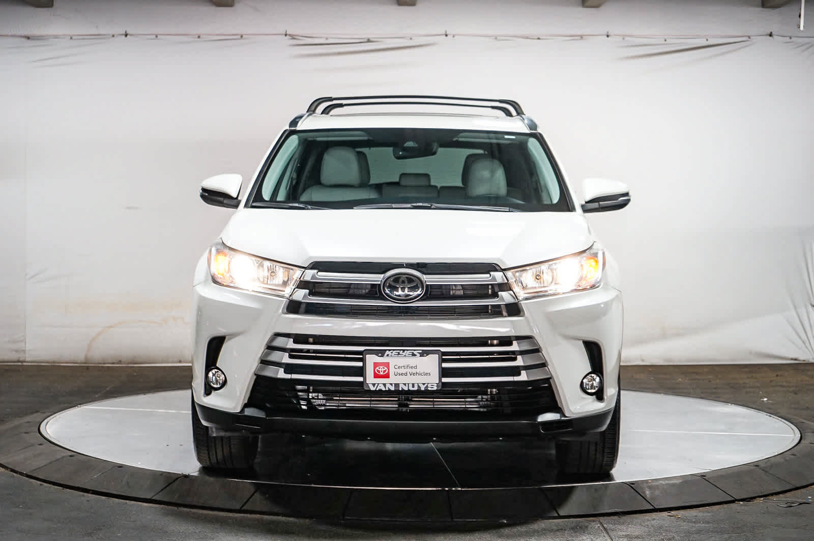 Certified 2019 Toyota Highlander XLE AWD/4WD image 3
