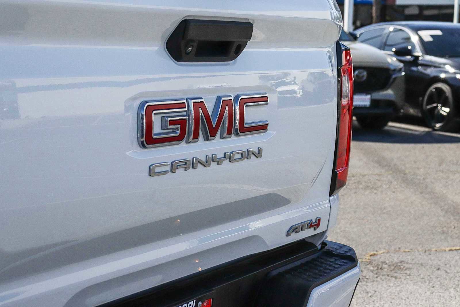 Used 2023 GMC Canyon AT4 w/ AT4 Premium Package image 9