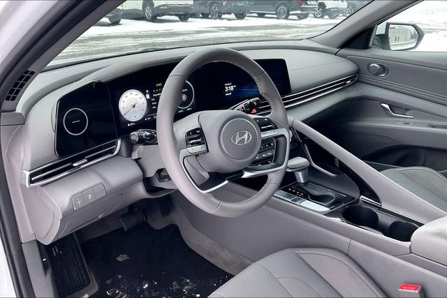 Certified 2025 Hyundai Elantra SEL image 14
