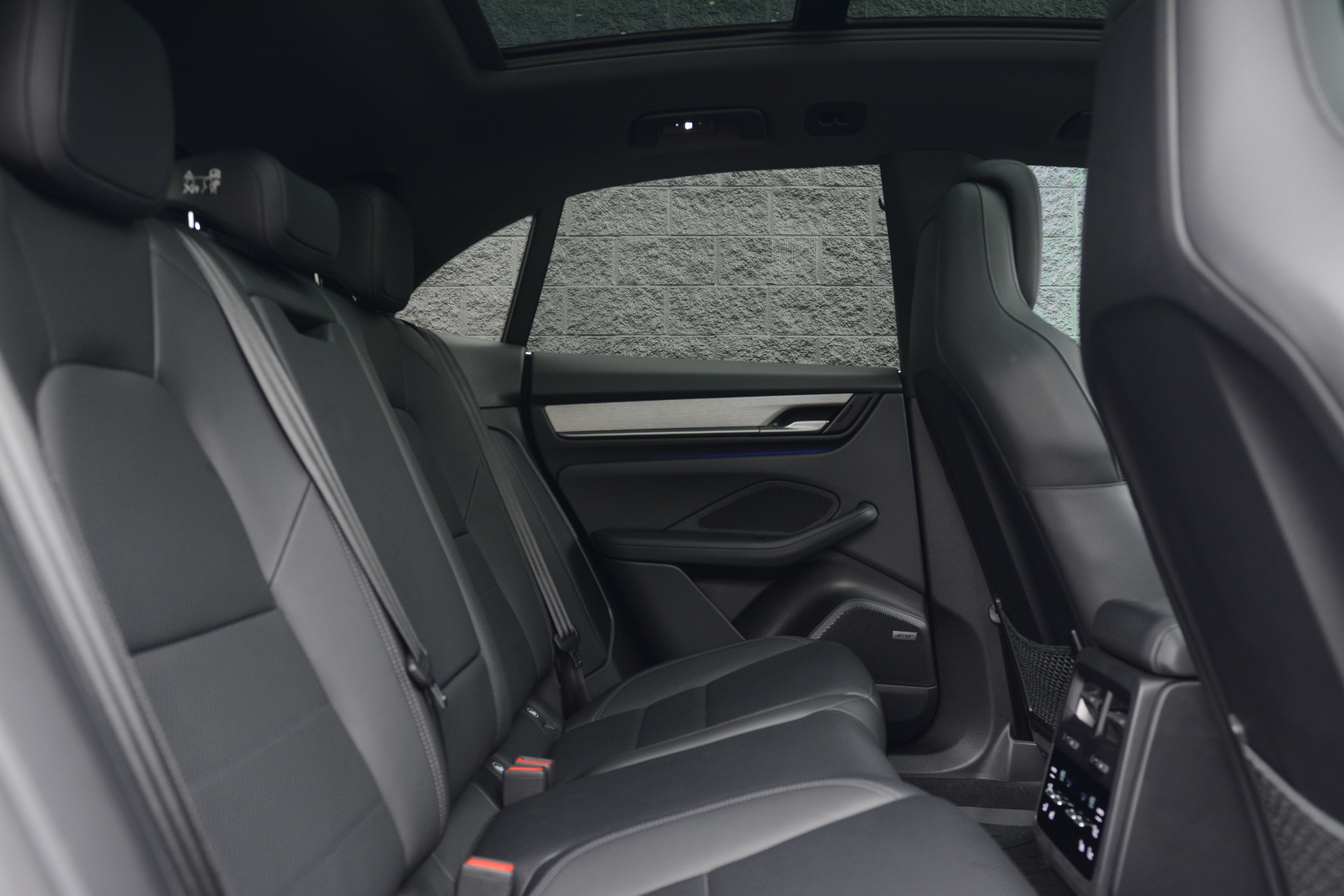 Certified 2024 Porsche Macan 4 Electric AWD/4WD image 37