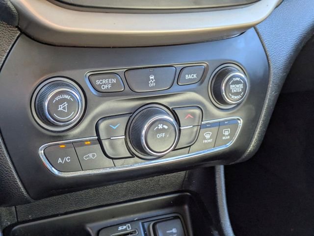 Used 2014 Jeep Cherokee Latitude FWD image 21