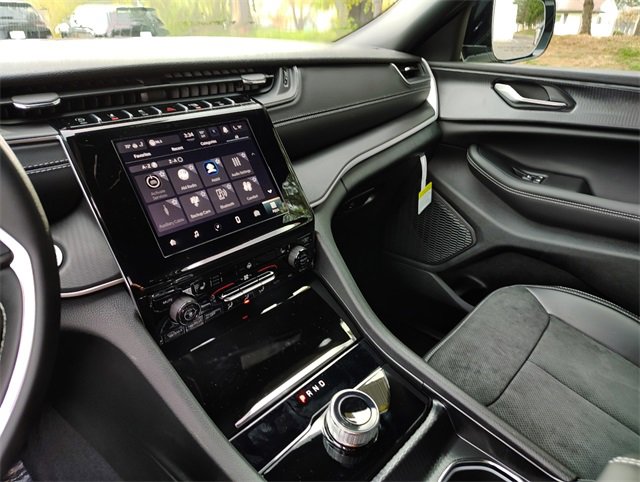 New 2025 Jeep Grand Cherokee Altitude image 29